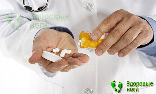 Современные методы лечения пяточной шпоры включают в себя прием медикаментов