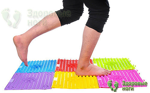 На массажном коврике без острых углов можно проводить гимнастику ног при диабете