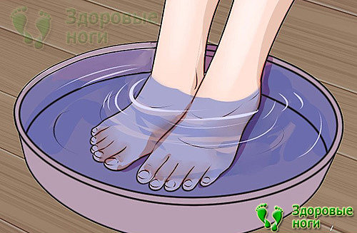 При пяточной шпоре ванночки для ног зарекомендовали себя как отличное средство