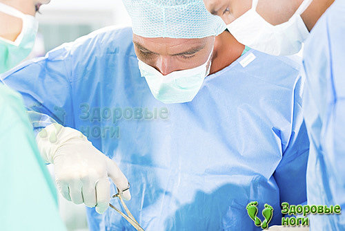 Хирург - вот какой доктор лечит пяточную шпору с помощью операции